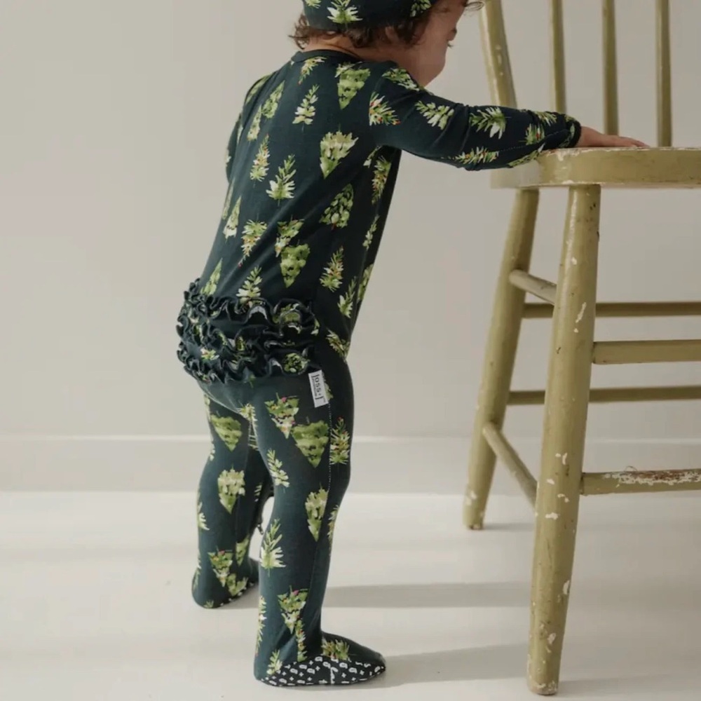 NWT Joss + J Bamboo Christmas Tree Print Ruffle Footie